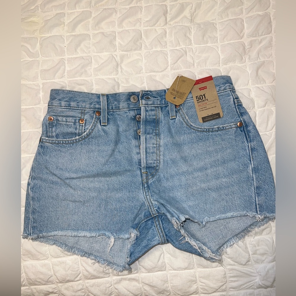 BRAND NEW LEVI HIGH RISE 501 JEAN SHORTS size 28